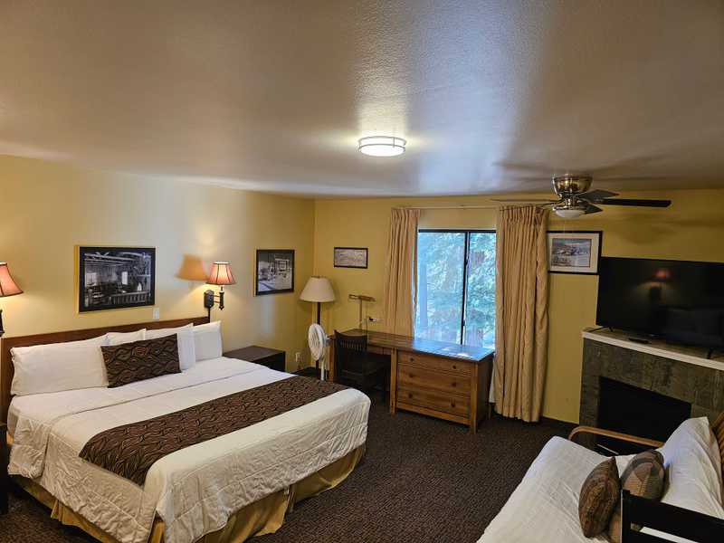 Deluxe King Room
